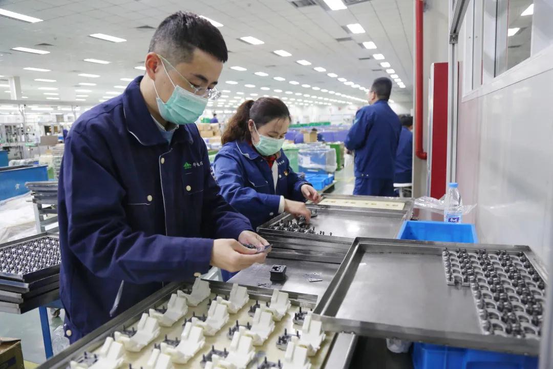 best365中国版官网管理骨干人员支援生产一线，吹响增产“集结号”