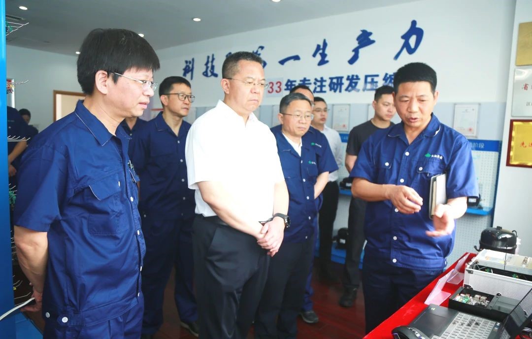 长虹控股集团党委书记、董事长柳江调研best365中国版官网